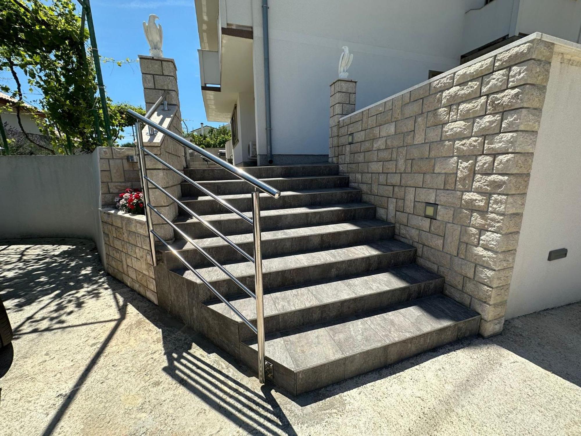 Apartments Vinse Near Rab Center راب المظهر الخارجي الصورة